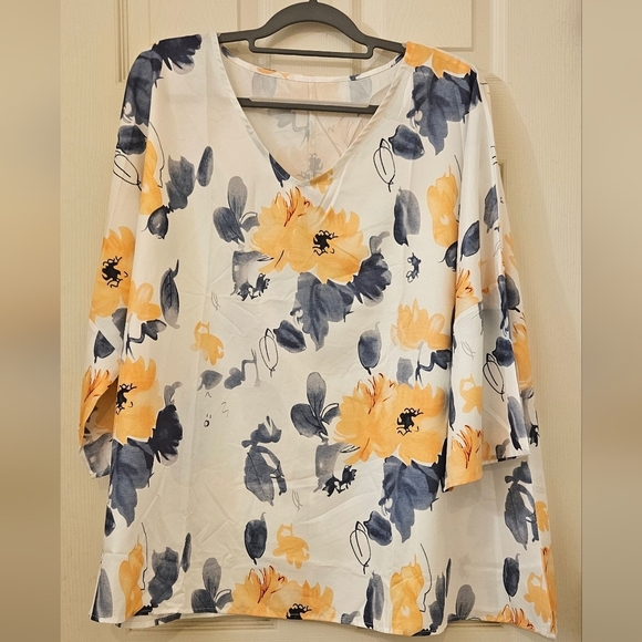 Tops - Floral V-Neck Women's Top 2XL